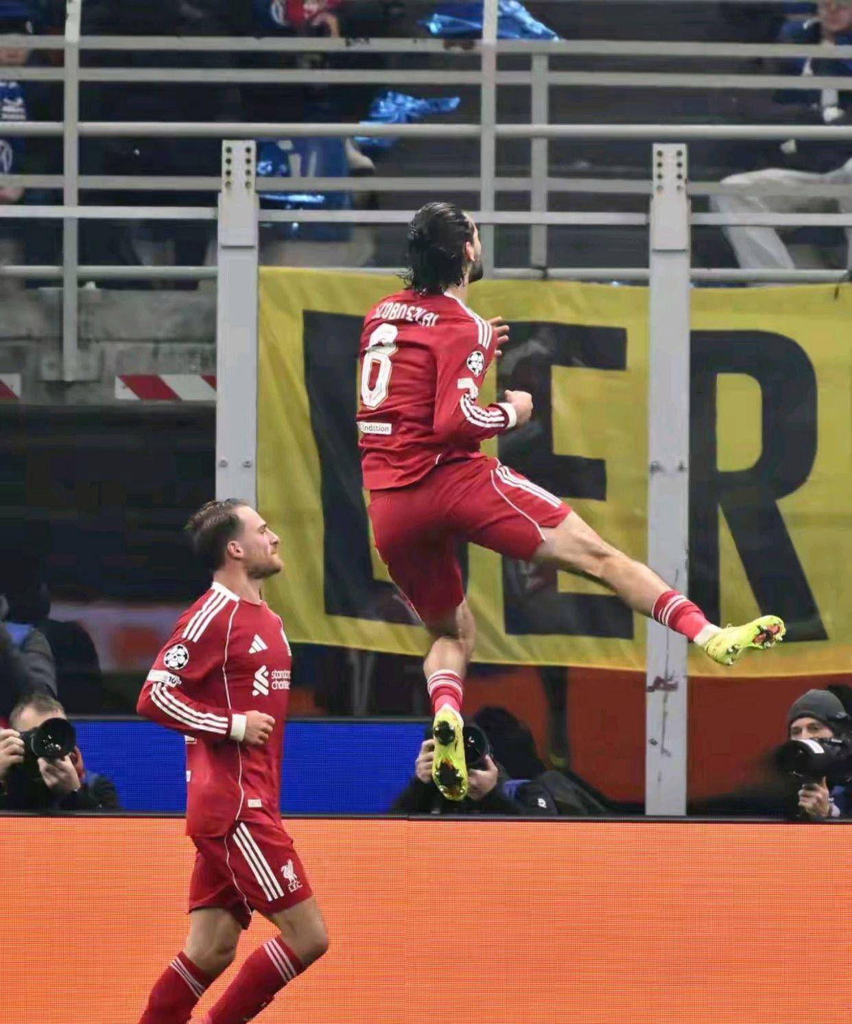 包含门兴格拉德巴赫发布备战花絮，今夜遗憾出局，欧冠任务艰巨，控场能力受关注的词条